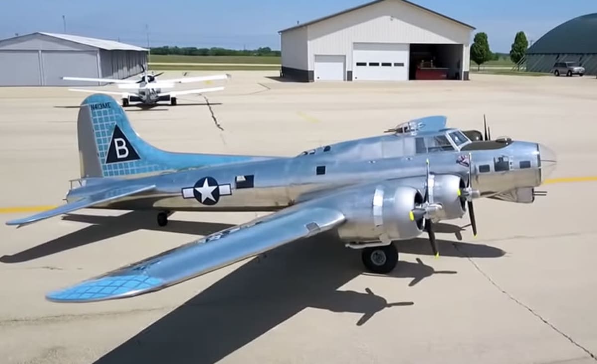 A Pilot Spent 17 Years Building a 1:3 Scale Replica of the B-17 Flying Fortress Bomber—and Yes, It Flies