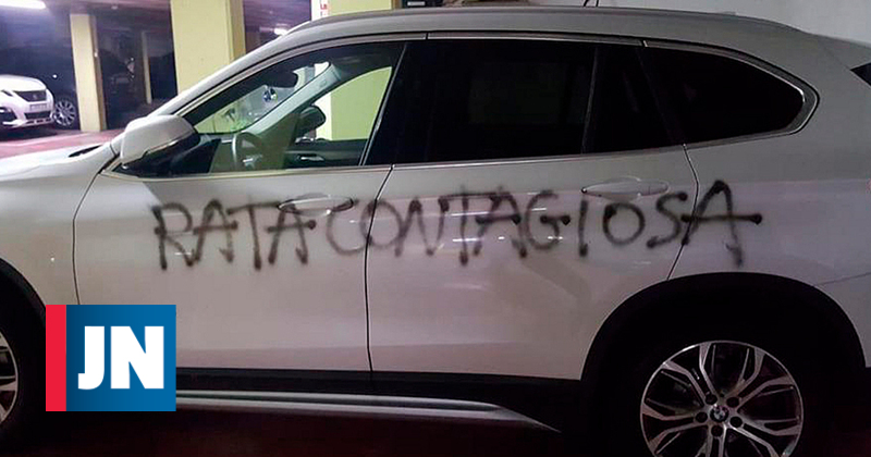 Vandalizam carro de médica com frase insultuosa por ela continuar a trabalhar