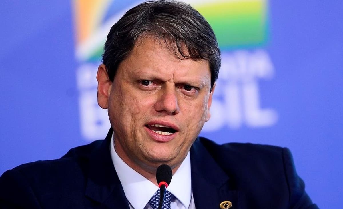 Governo quer que brasileiro voe mais, diz ministro da Infraestrutura