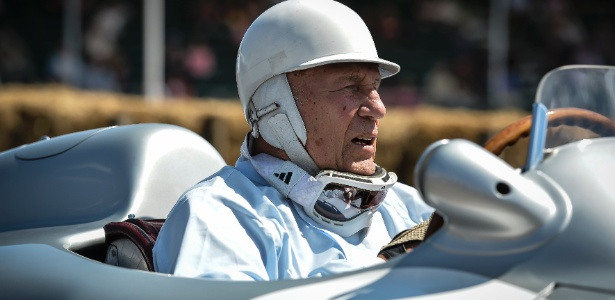 Lenda do automobilismo, Stirling Moss morre aos 90 anos em Londres