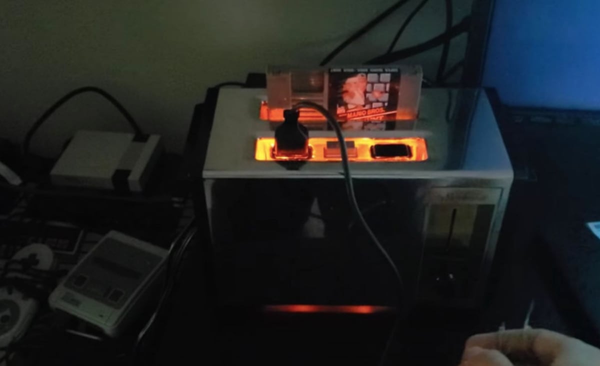 Watch Nintoaster Become Alive: Old Toaster Turns Into a Nintendo Gaming Console
