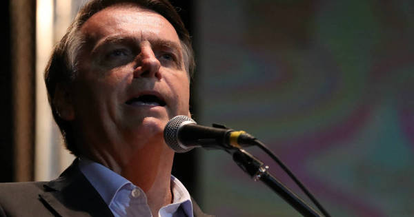 Bolsonaro assina decreto que protege quem denuncia corrupção
