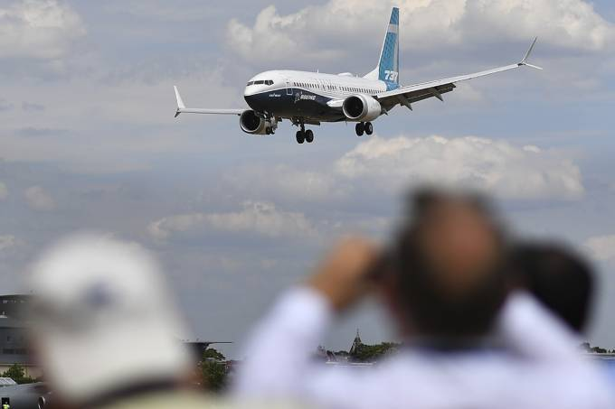 Pressões políticas e Covid-19 fazem Boeing desistir da compra da Embraer