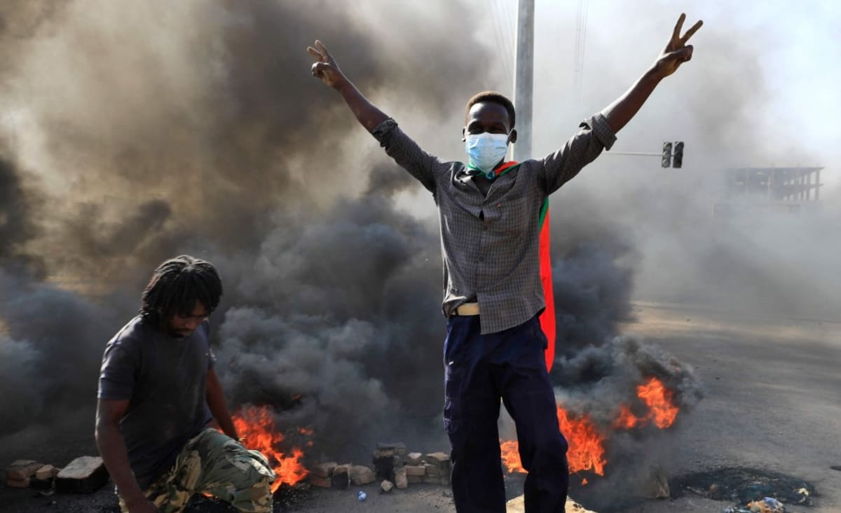 PM, officials detained, internet down in apparent Sudan coup 