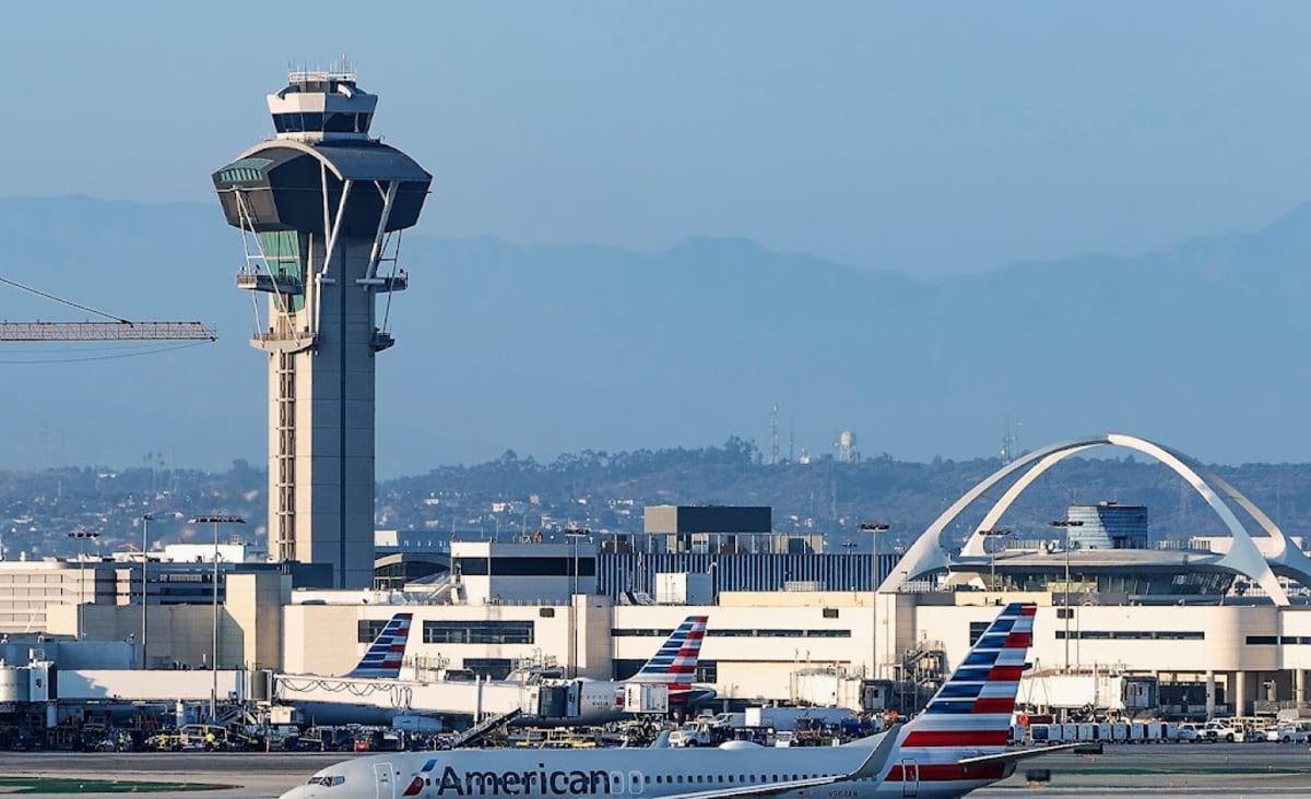 American Airlines cancels more than 1,000 flights over Halloween weekend
