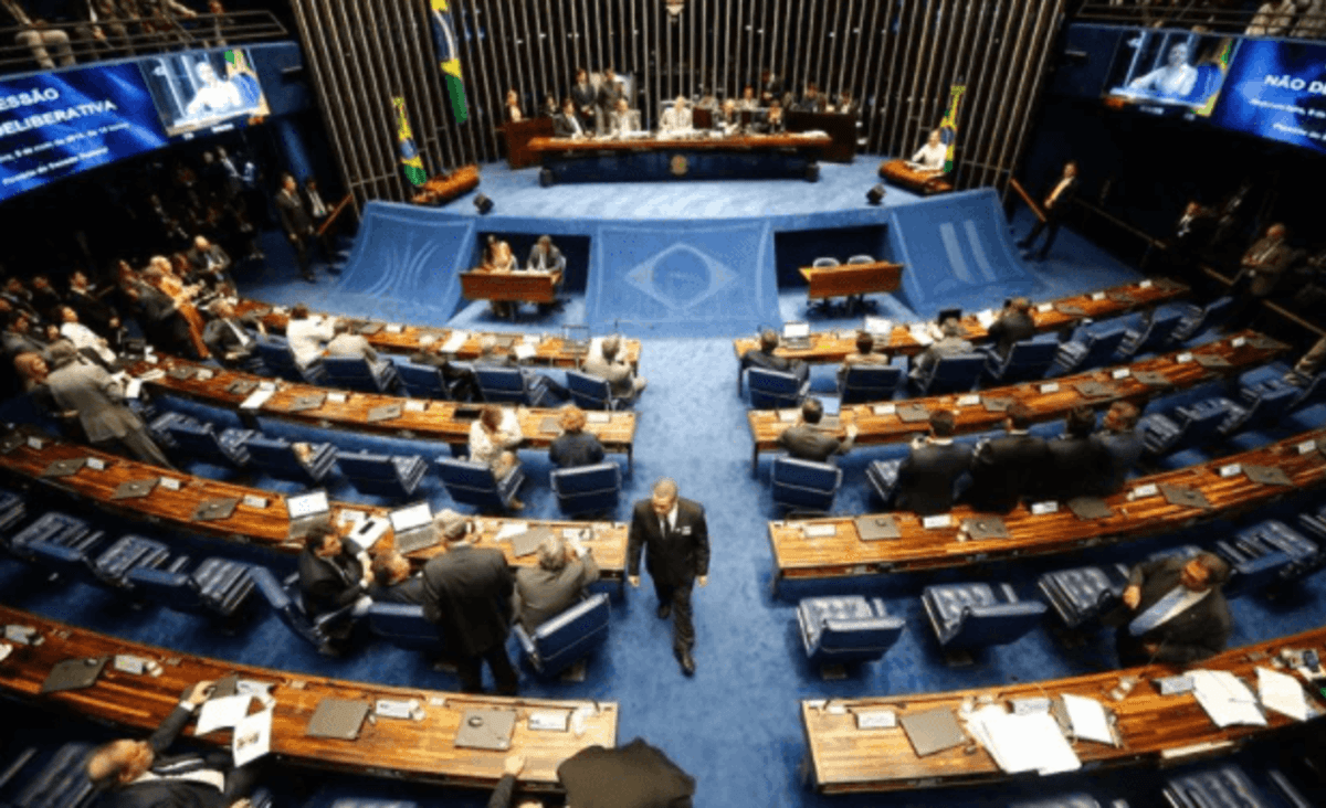 Gasto de senadores com cota em 2021 daria para pagar 43 mil parcelas do Auxílio Brasil