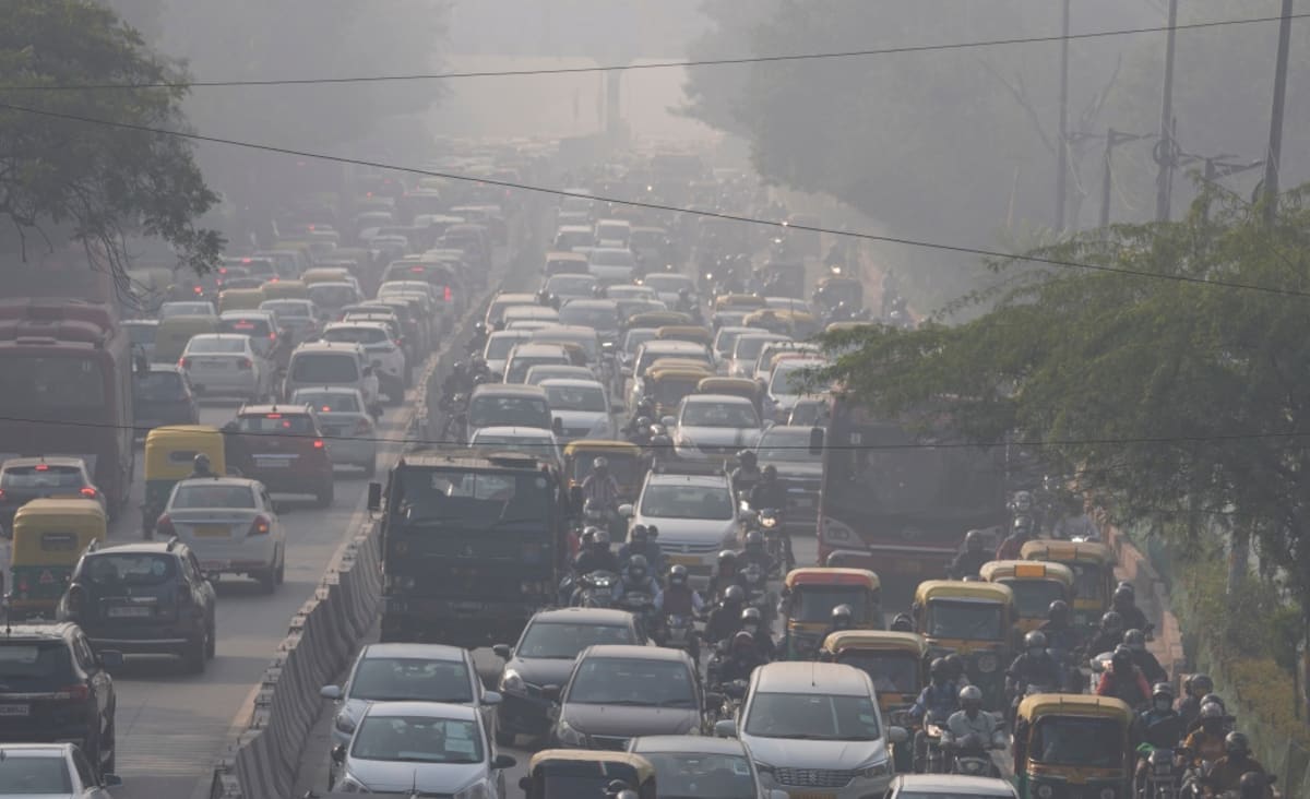 Schools in Indian capital shut indefinitely as smog worsens