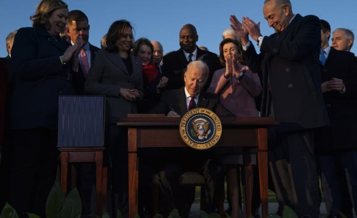 Biden's political standing fuels Democratic worry about 2024