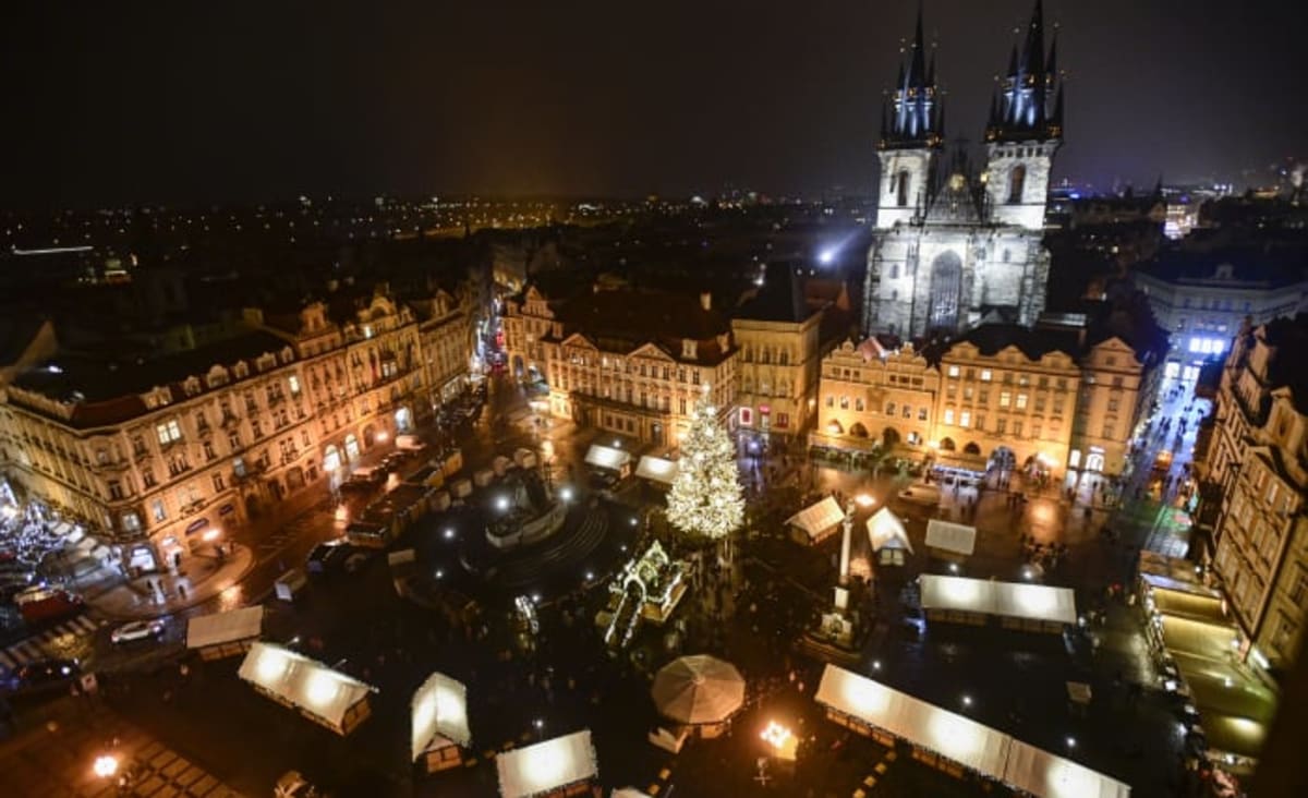 Czech politicians put aside difference to back booster plan