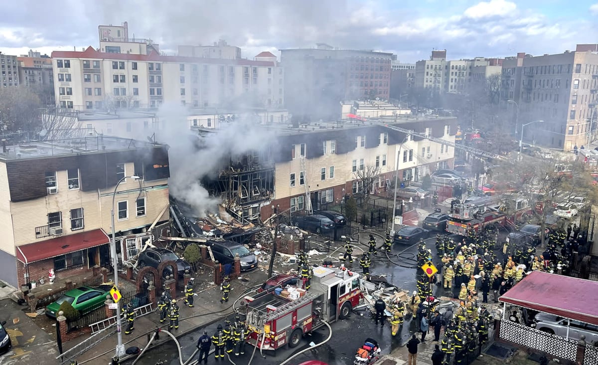 1 dead after explosion at NYC apartment building leads to partial collapse, major fire