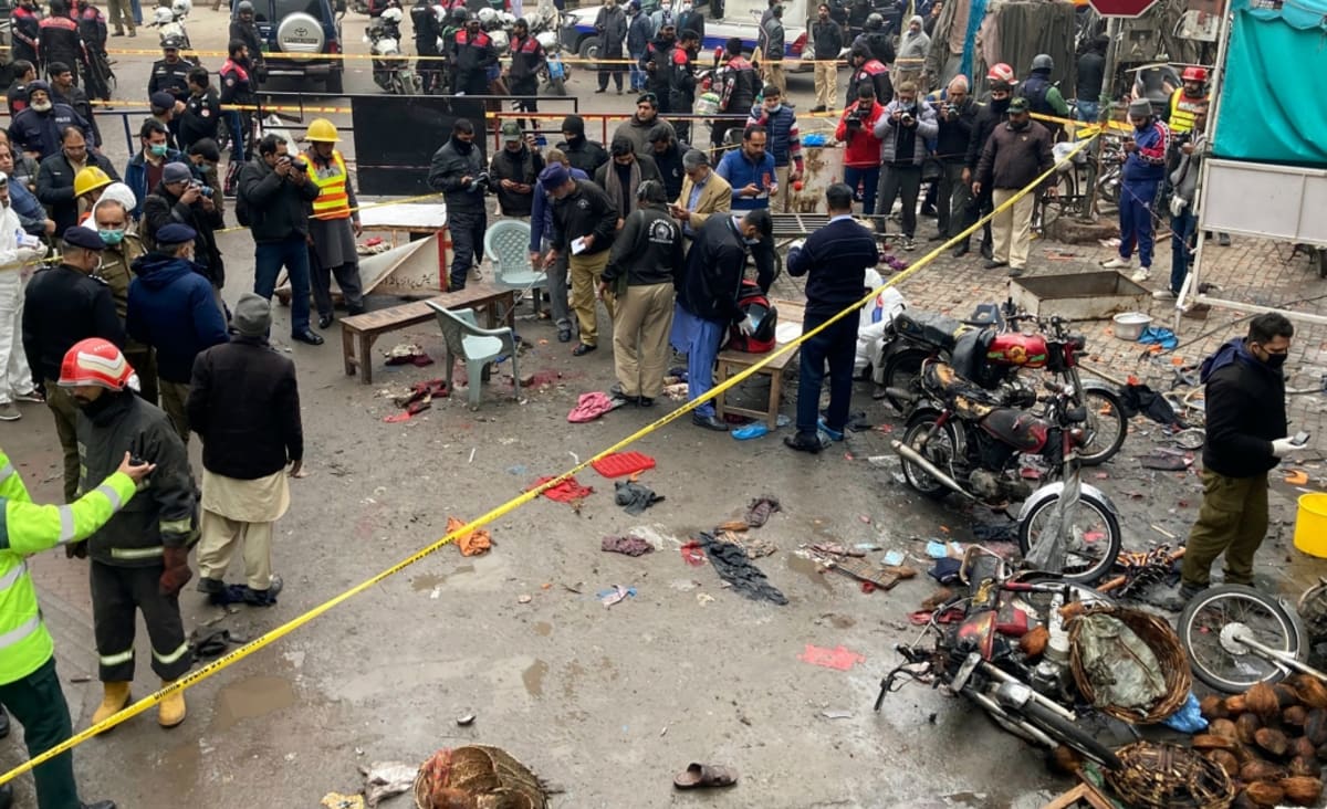 At least two killed, several wounded in Lahore bomb blast