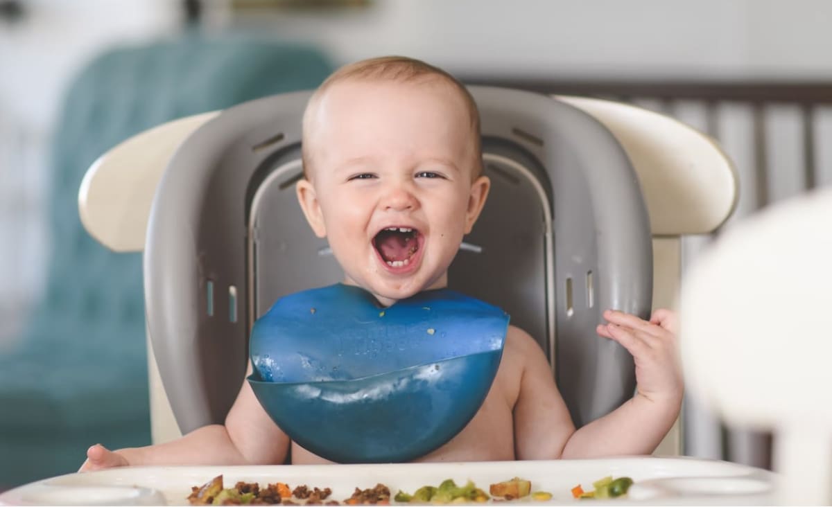 Babies Use Kissing and Sharing Their Food as Signals to Interpret Their Social World, Says New Study