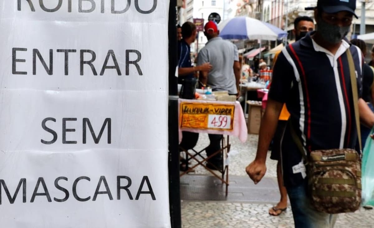 Governo do Rio de Janeiro flexibiliza uso da máscara contra a covid-19