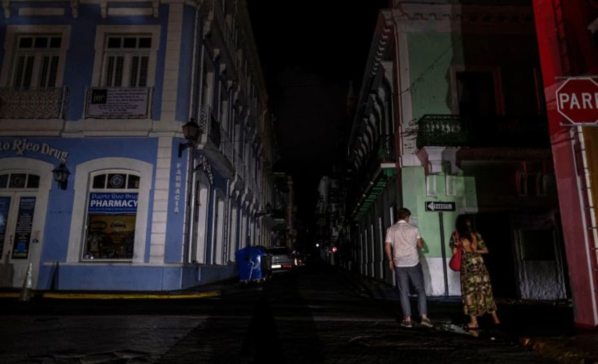 Hundreds of thousands of Puerto Rico's homes and businesses still without power after outage | CNN