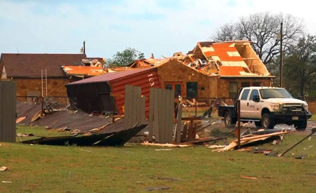 23 injured after tornado hits Texas as storms sweep across central U.S.
