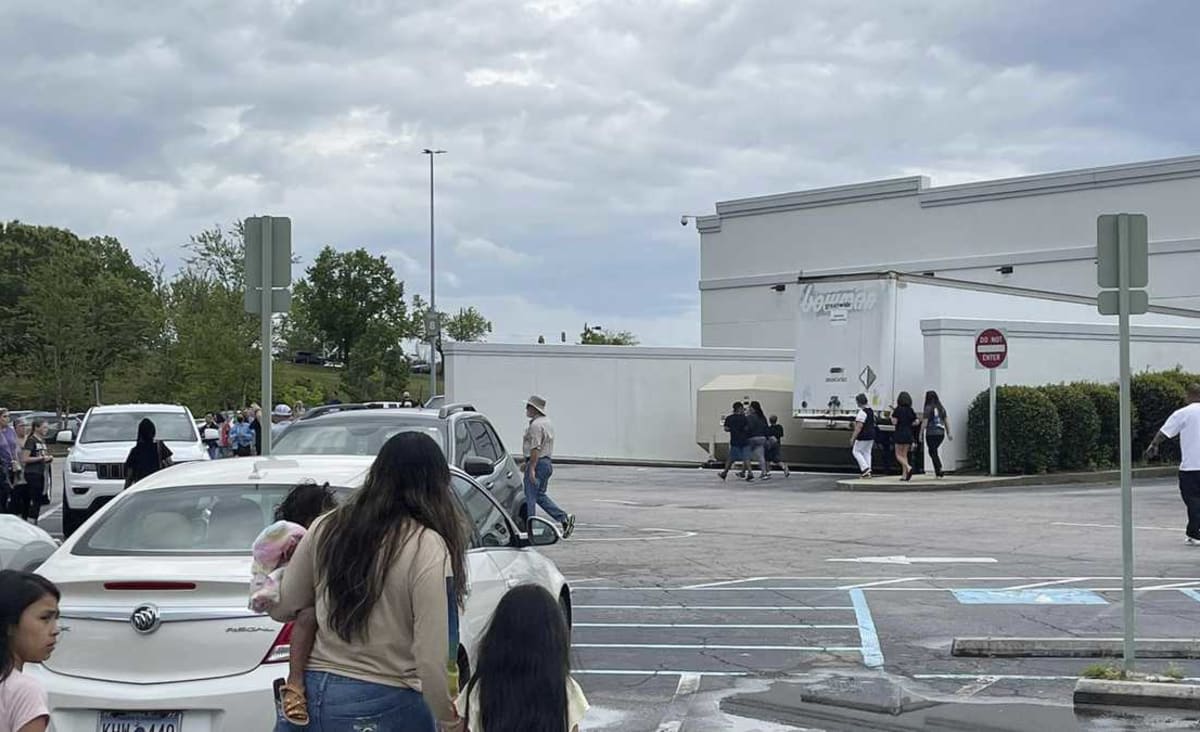 Multiple people injured in shooting at South Carolina mall