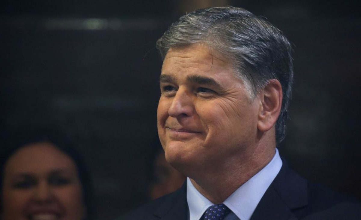CNN Exclusive: New text messages reveal Fox's Hannity advising Trump White House and seeking direction