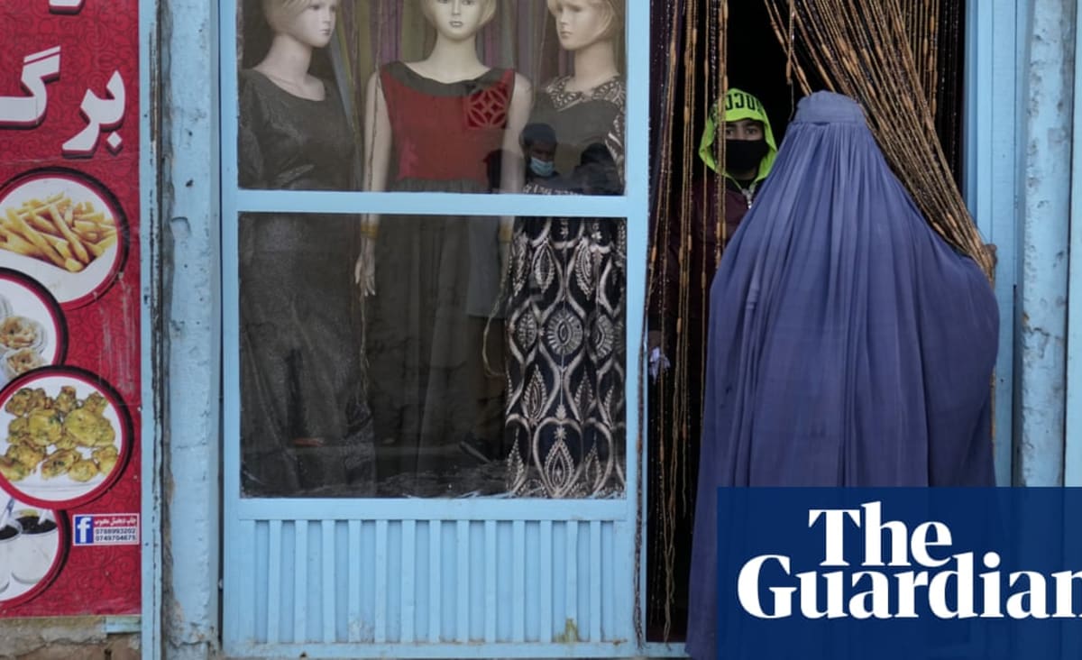 Taliban order all Afghan women to wear burqa