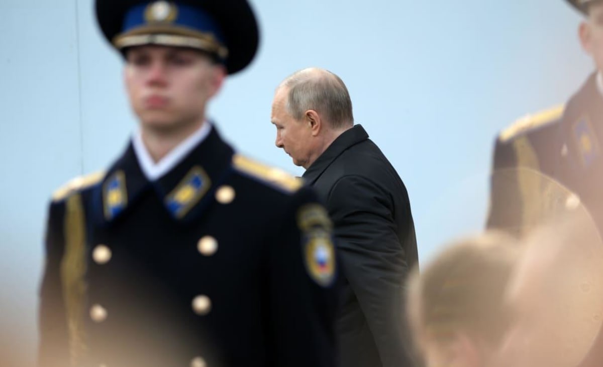 Top U.S. Spy Spills on Putin’s ‘Drastic’ Secret Plan to Win War