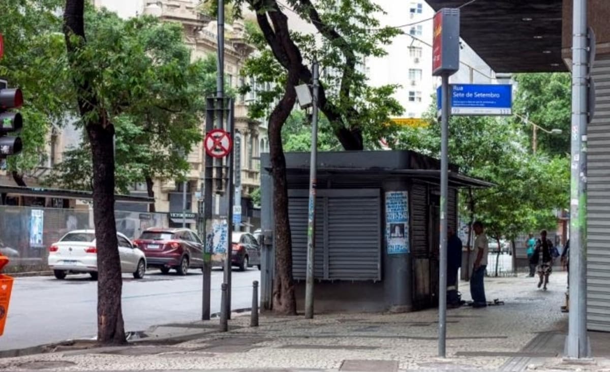 Bancas de jornal do Rio deverão alinhar parte traseira ao meio-fio e cumprir normas; o contrário gerará remoção