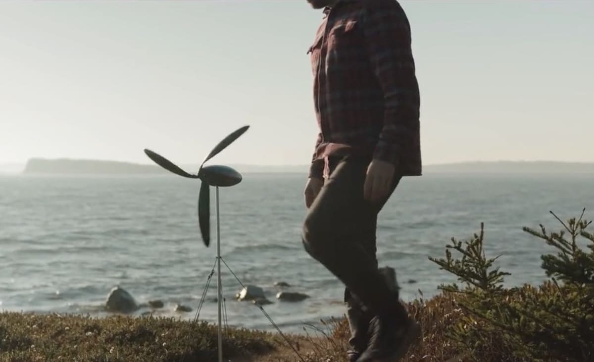 Portable Wind Turbine Fits in Your Backpack to Charge All Your Electronics – And Only Adds 3 Lbs
