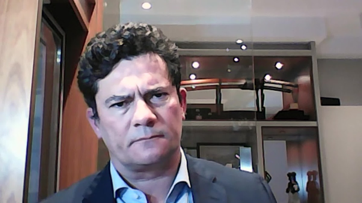 'Talvez eu pudesse ter me insurgido mais', diz Moro sobre política de armas de Bolsonaro