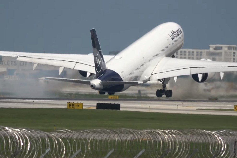 Avião Airbus A350 arremete no último instante devido à tesoura de vento