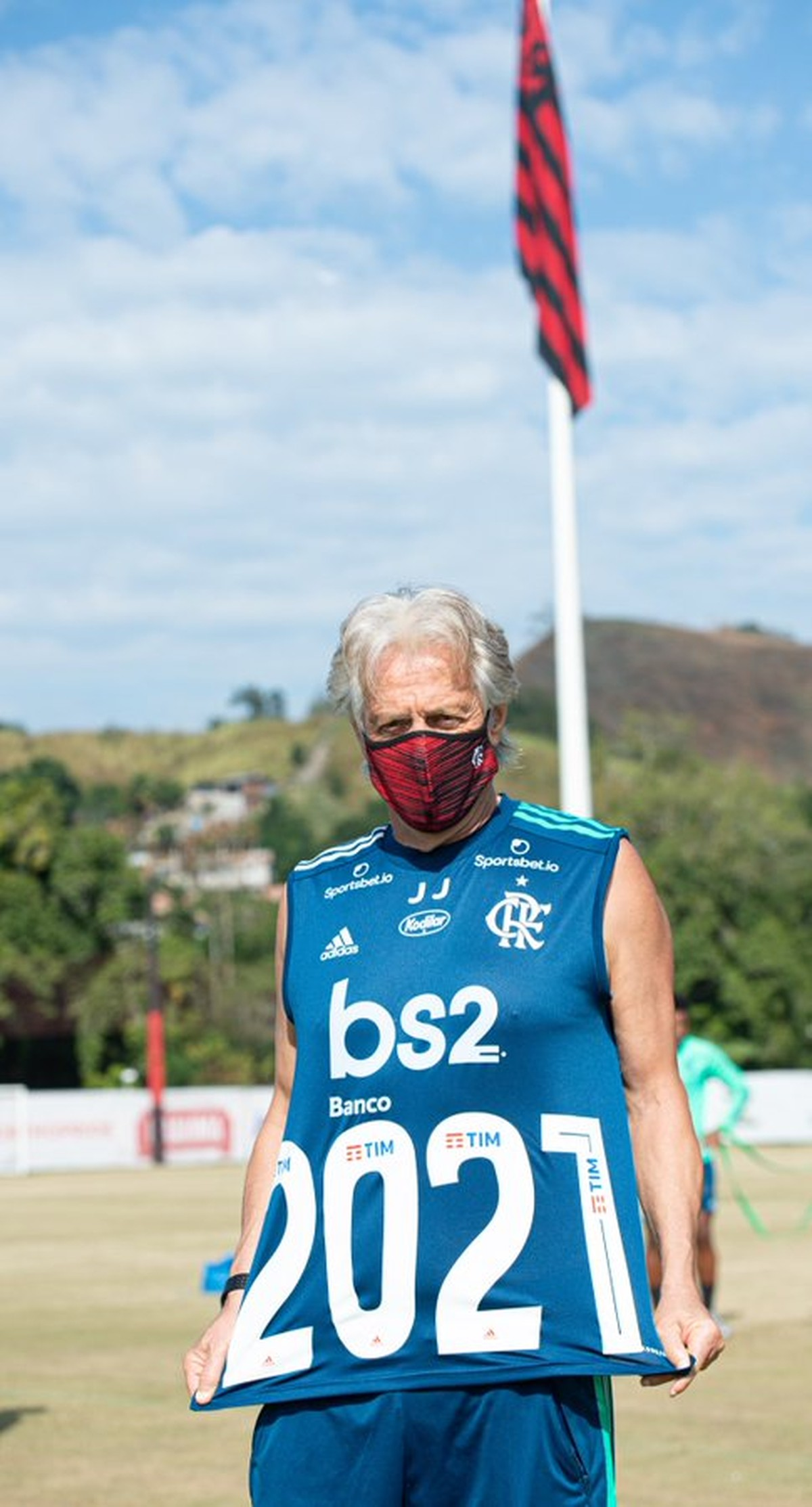  Jorge Jesus tem primeira conversa com Landim sobre oferta do Benfica e indica permanência no Flamengo