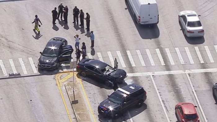 2 injured during car crash in Miami Gardens 