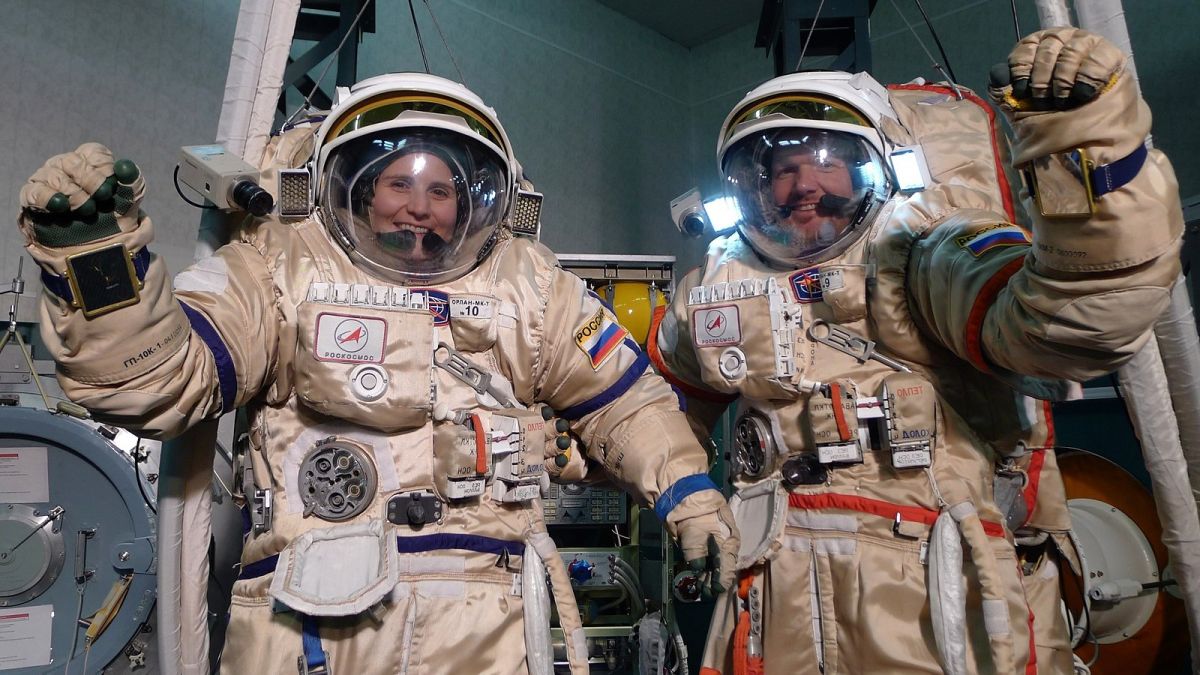 Watch a Russian cosmonaut and 1st European female spacewalker work outside the International Space Station today