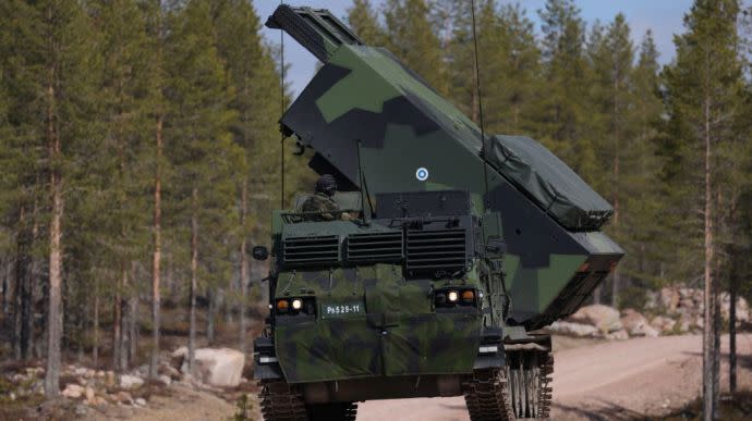 Britain promises, Britain delivers: new batch of M270 MLRS arrives in Ukraine