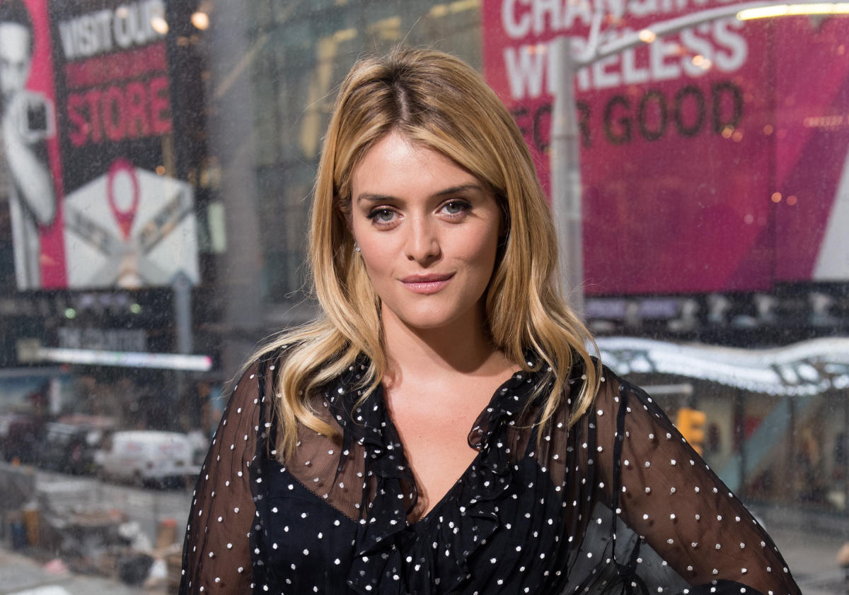 Daphne Oz, 36, makes pizza while wearing a green bikini: 'This is joy, this is freedom'