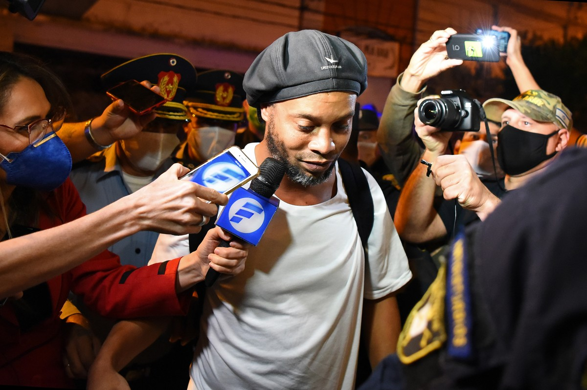 Ministério Público do Paraguai desiste de denúncia e abre caminho para volta de Ronaldinho Gaúcho ao Brasil