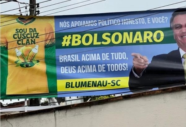 Juíza manda remover outdoor pró-Bolsonaro com a frase ‘cuscuz clan’: ‘Abuso’
