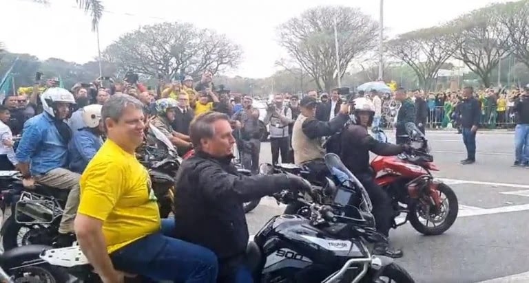 Bolsonaro participa de ‘motociata’ em São Paulo ao lado de Tarcísio