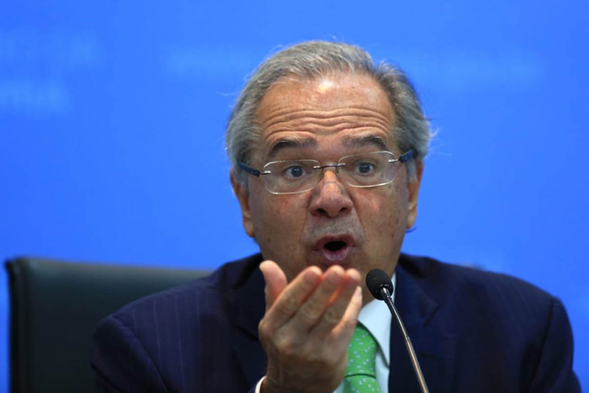 Paulo Guedes rebate críticas do FMI: "Tem de falar menos besteira"