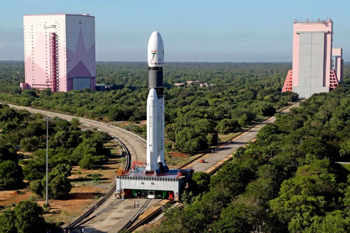 Watch Indian rocket launch 36 OneWeb internet satellites today