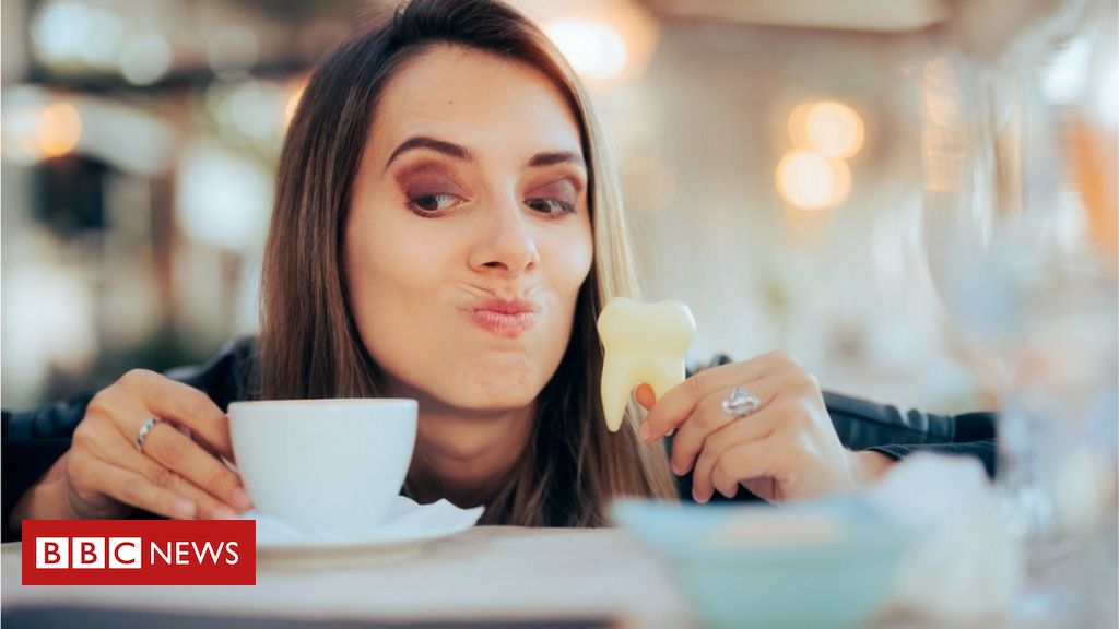 É melhor escovar os dentes antes ou depois de tomar café? Como evitar manchas - BBC News Brasil
