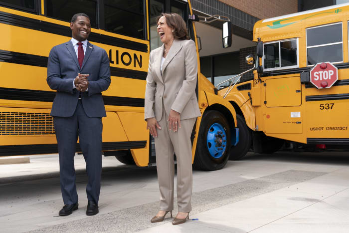 Government awarding $1 billion to schools for electric buses