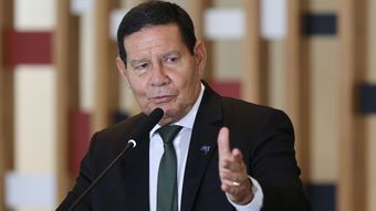 Mourão critica hipótese de golpe militar e diz que manifestações pacíficas são bem-vindas