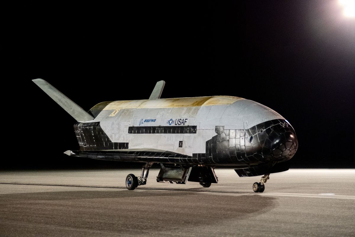 US military's X-37B space plane lands, ending record-breaking mystery mission