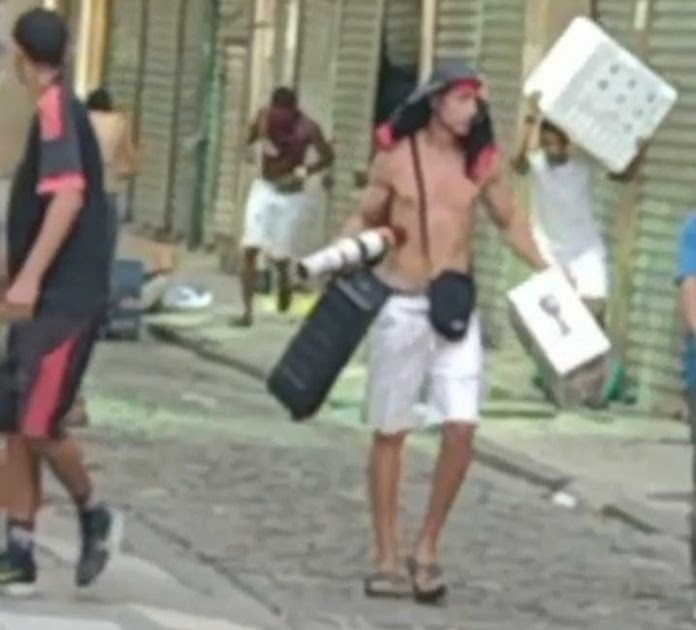Saques e destruição: torcedores do Flamengo vandalizaram o Centro do Rio em ‘megabloco’ no último domingo