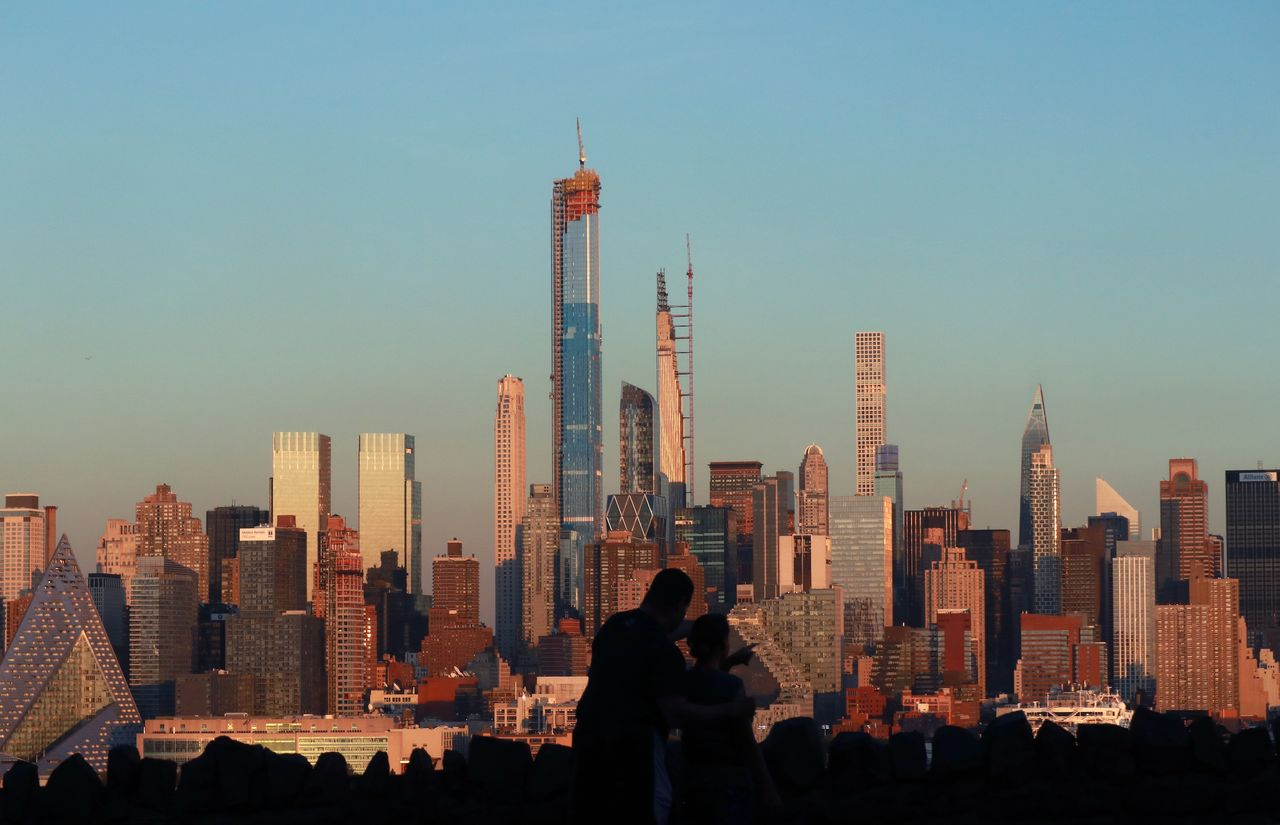 Manhattan Luxury Homes Saw Median Prices Slump 24% at the End of 2019