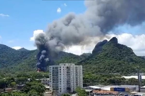 Incêndio atinge Projac, estúdios da Rede Globo, em Jacarepaguá