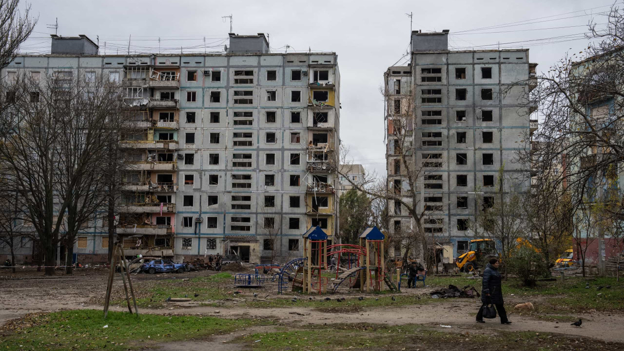 Ataque russo em Zaporíjia faz um morto e deixa 120 casas sem aquecimento
