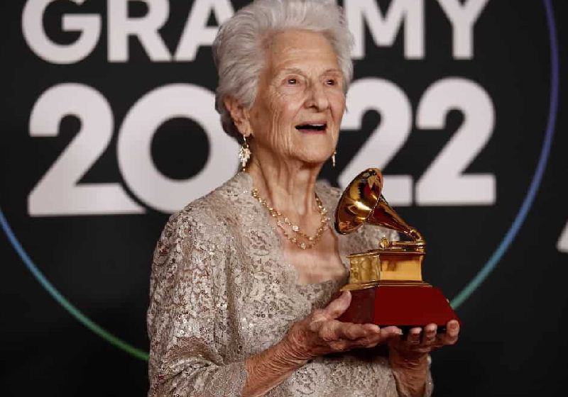 Neto grava avó cantando e ela vence Grammy Latino aos 95 anos - Só Notícia Boa