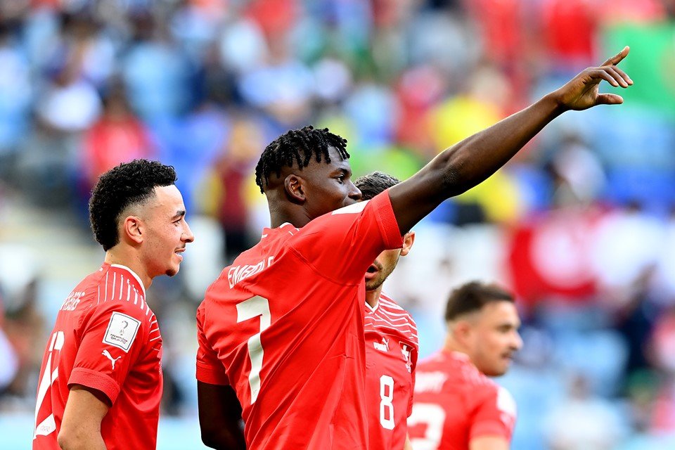 Suíça derrota Camarões e assume a liderança no Grupo do Brasil na Copa | Metrópoles