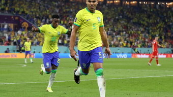 Sem o talento de Neymar, Brasil vence na raça. Casemiro marcou. Time classificado para as oitavas