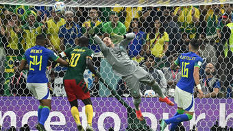 Brasil perde para Camarões por 1 a 0, mas se classifica em primeiro do grupo e pega a Coreia nas oitavas 