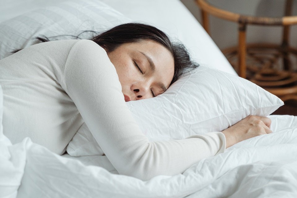 Descubra quais alimentos evitar para ter uma boa noite de sono | Metrópoles